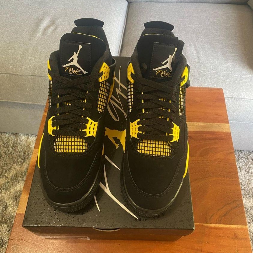 Size 9.5 - Jordan 4 Retro Mid Thunder